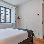 Apartment Modern And Bright By Lovelystay *
