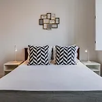 Apartment Modern And Bright By Lovelystay