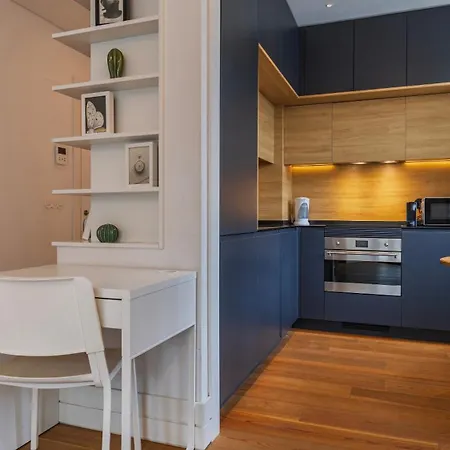 Modern And Bright By Lovelystay Appartement