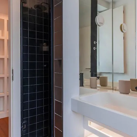 Modern And Bright By Lovelystay *